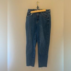 Dynamite straight leg dark blue wash with distressed cut